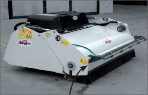 Detail of Edilzeta Multi-Purpose Bucket Sweeper - BSA HIDRO 120